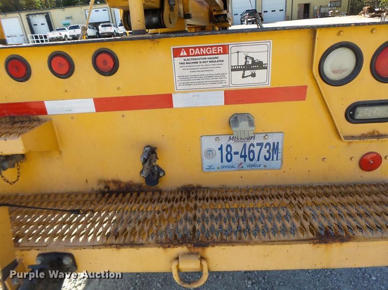 image for item DF9447 2008 Peterbilt 367 bridge inspection truck