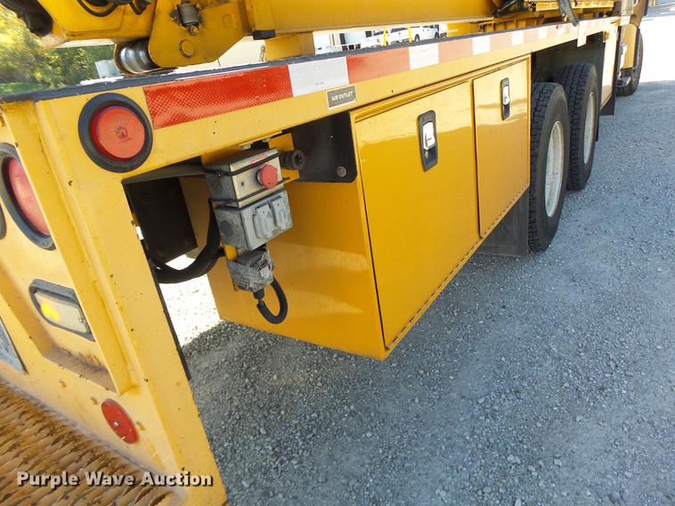 image for item DF9447 2008 Peterbilt 367 bridge inspection truck