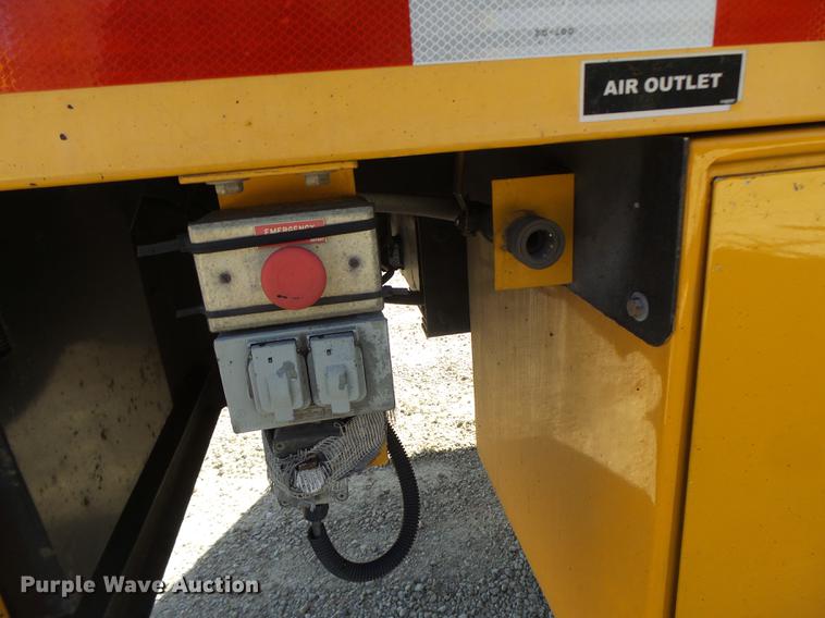 image for item DF9447 2008 Peterbilt 367 bridge inspection truck