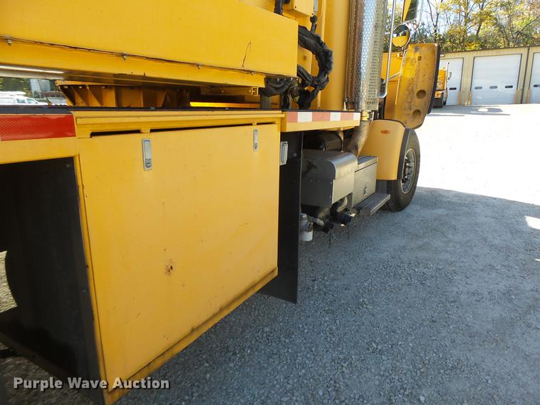 image for item DF9447 2008 Peterbilt 367 bridge inspection truck