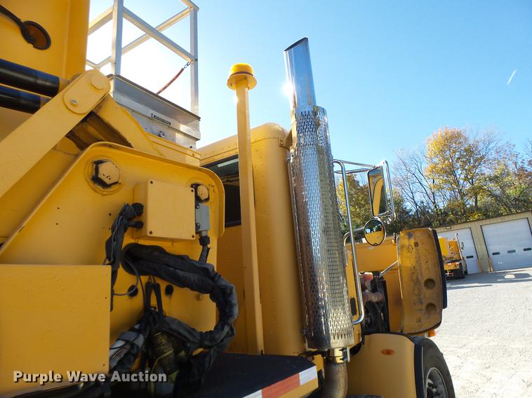 image for item DF9447 2008 Peterbilt 367 bridge inspection truck