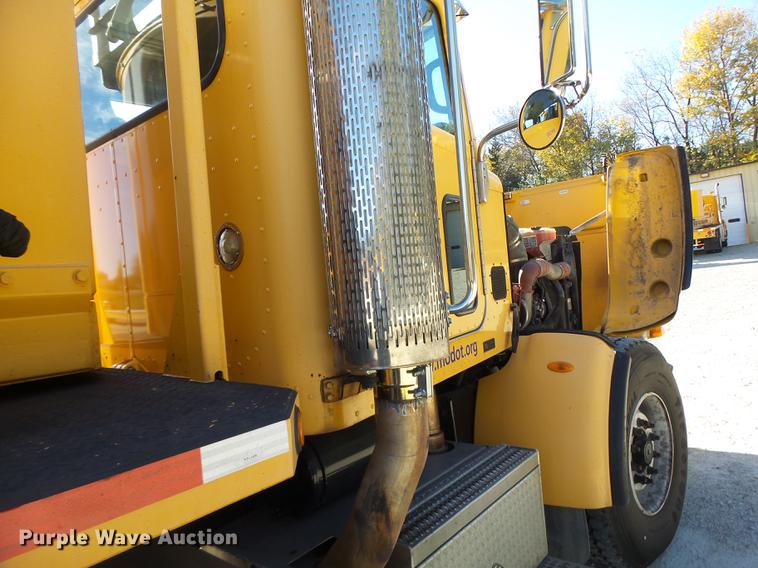 image for item DF9447 2008 Peterbilt 367 bridge inspection truck