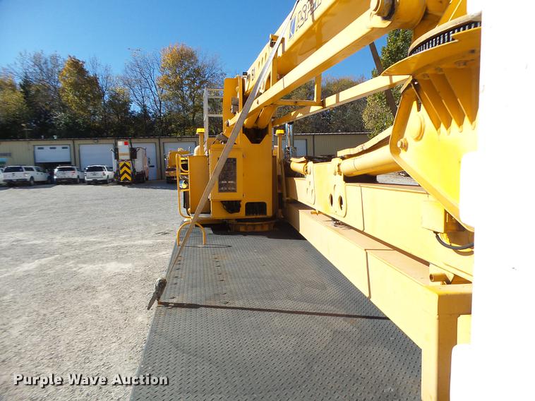 image for item DF9447 2008 Peterbilt 367 bridge inspection truck