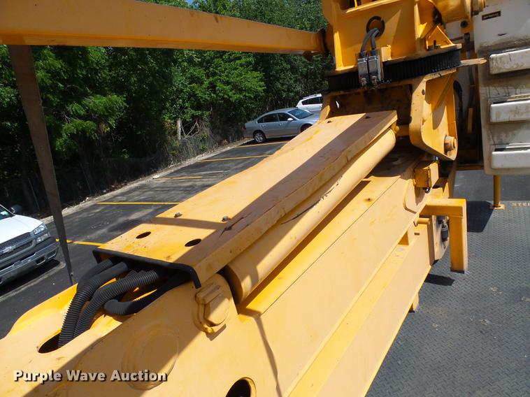 image for item DF9447 2008 Peterbilt 367 bridge inspection truck