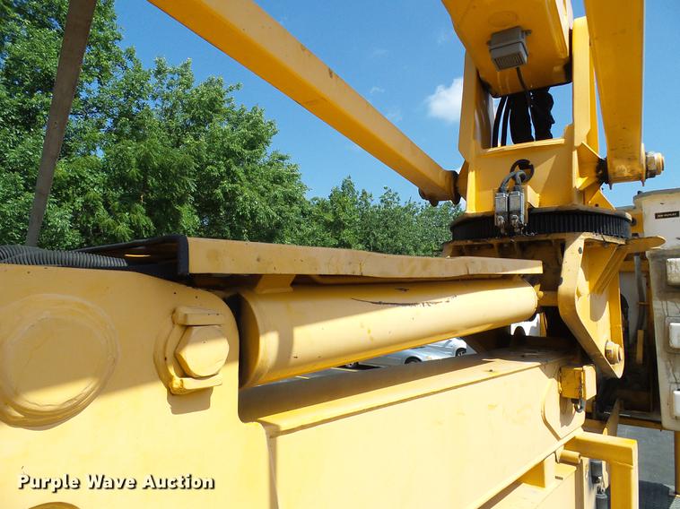 image for item DF9447 2008 Peterbilt 367 bridge inspection truck