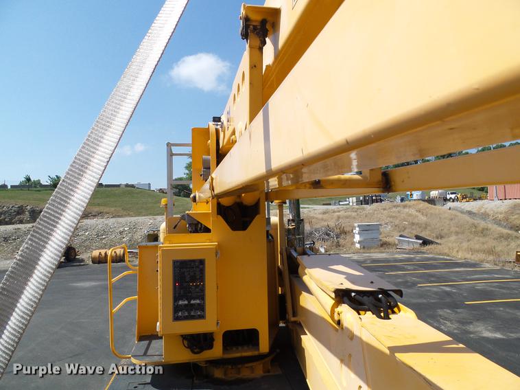 image for item DF9447 2008 Peterbilt 367 bridge inspection truck