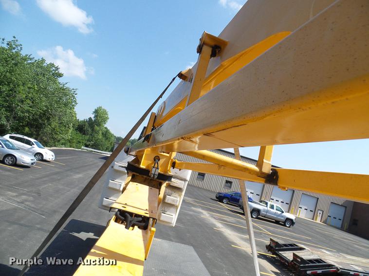 image for item DF9447 2008 Peterbilt 367 bridge inspection truck