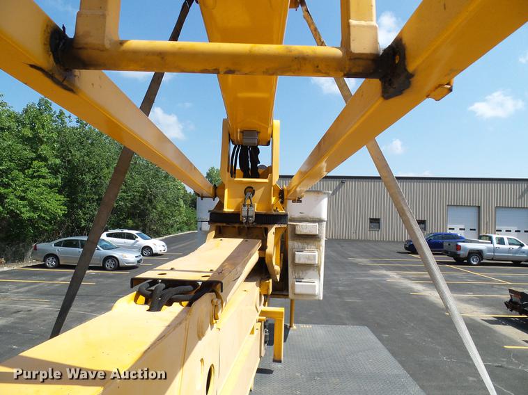 image for item DF9447 2008 Peterbilt 367 bridge inspection truck