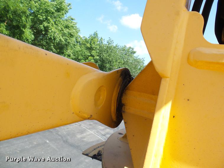 image for item DF9447 2008 Peterbilt 367 bridge inspection truck