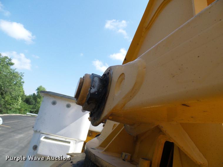 image for item DF9447 2008 Peterbilt 367 bridge inspection truck