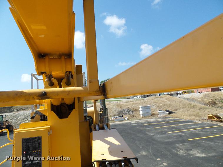 image for item DF9447 2008 Peterbilt 367 bridge inspection truck