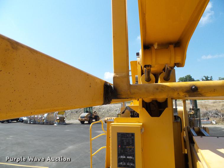 image for item DF9447 2008 Peterbilt 367 bridge inspection truck