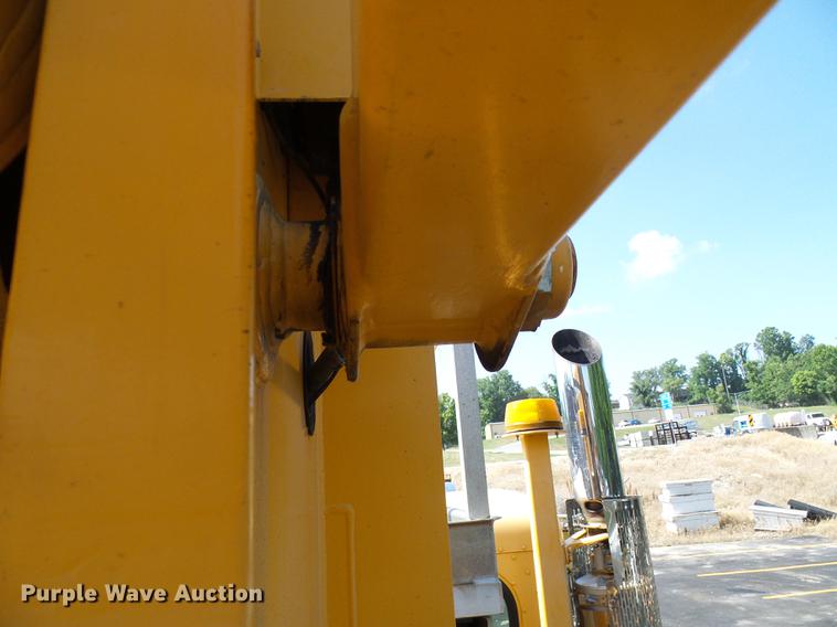 image for item DF9447 2008 Peterbilt 367 bridge inspection truck