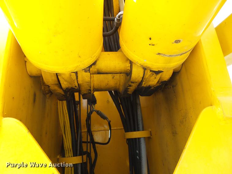 image for item DF9447 2008 Peterbilt 367 bridge inspection truck