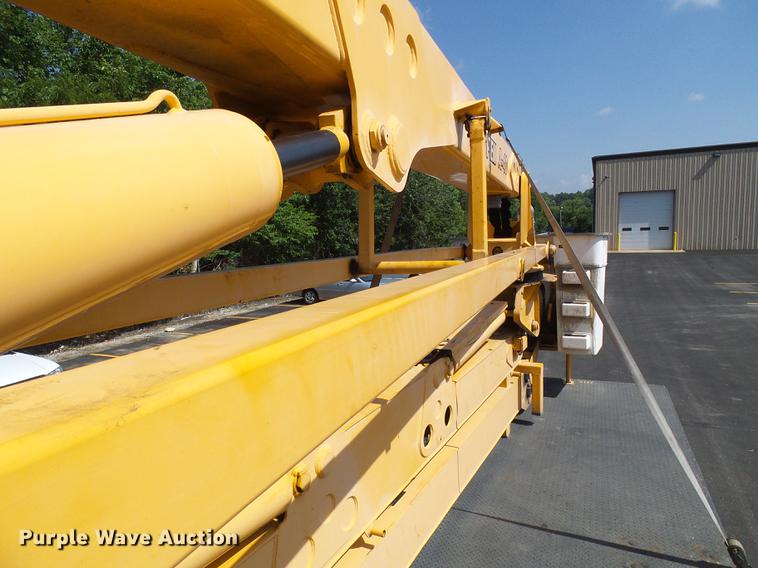 image for item DF9447 2008 Peterbilt 367 bridge inspection truck