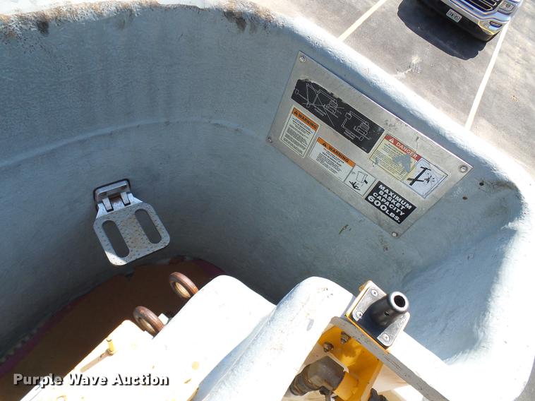 image for item DF9447 2008 Peterbilt 367 bridge inspection truck