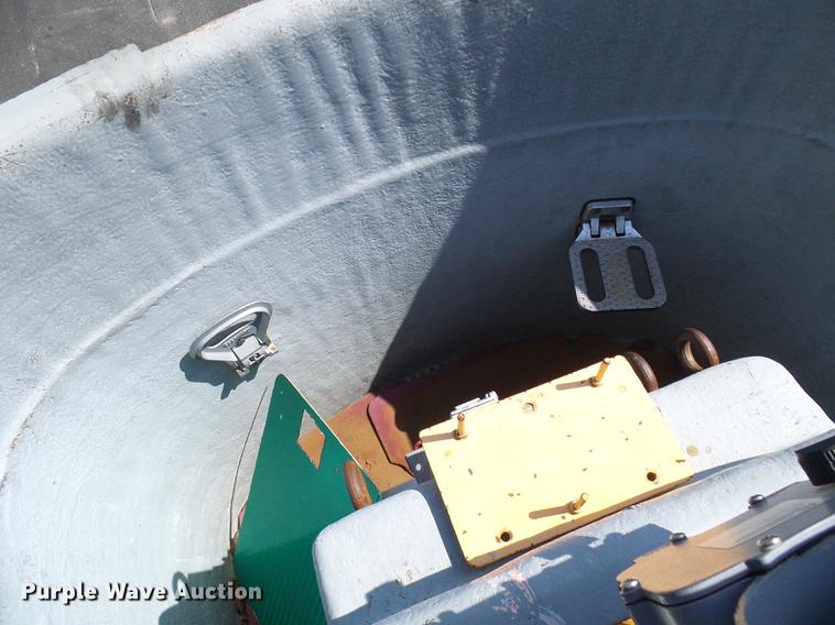 image for item DF9447 2008 Peterbilt 367 bridge inspection truck