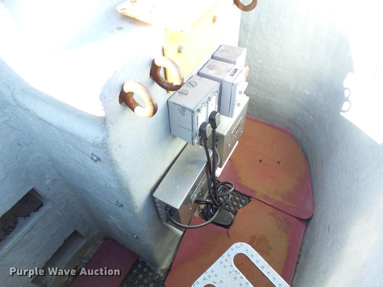 image for item DF9447 2008 Peterbilt 367 bridge inspection truck