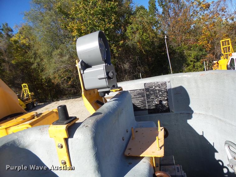 image for item DF9447 2008 Peterbilt 367 bridge inspection truck