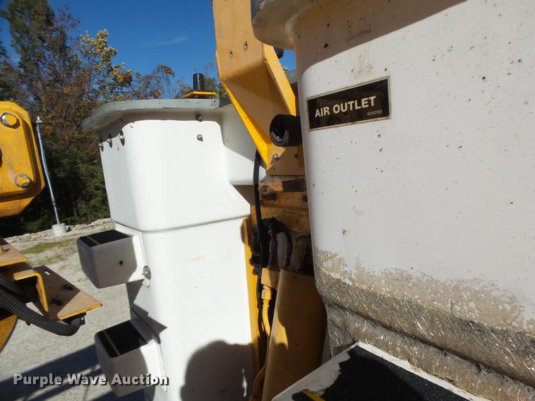 image for item DF9447 2008 Peterbilt 367 bridge inspection truck