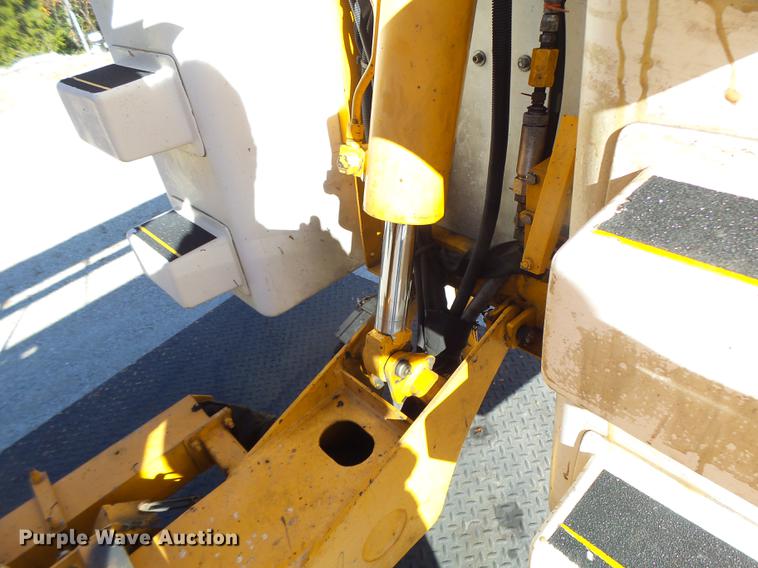 image for item DF9447 2008 Peterbilt 367 bridge inspection truck