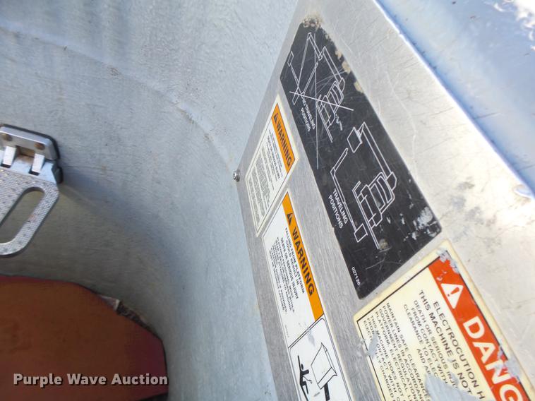 image for item DF9447 2008 Peterbilt 367 bridge inspection truck