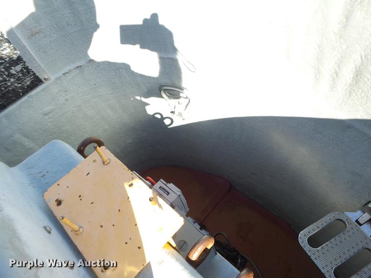 image for item DF9447 2008 Peterbilt 367 bridge inspection truck