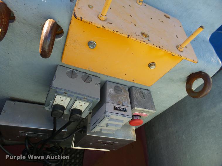 image for item DF9447 2008 Peterbilt 367 bridge inspection truck