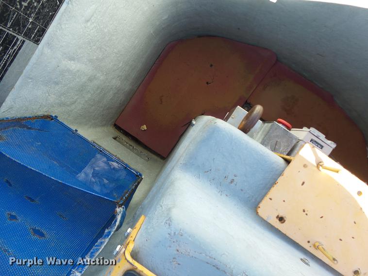 image for item DF9447 2008 Peterbilt 367 bridge inspection truck