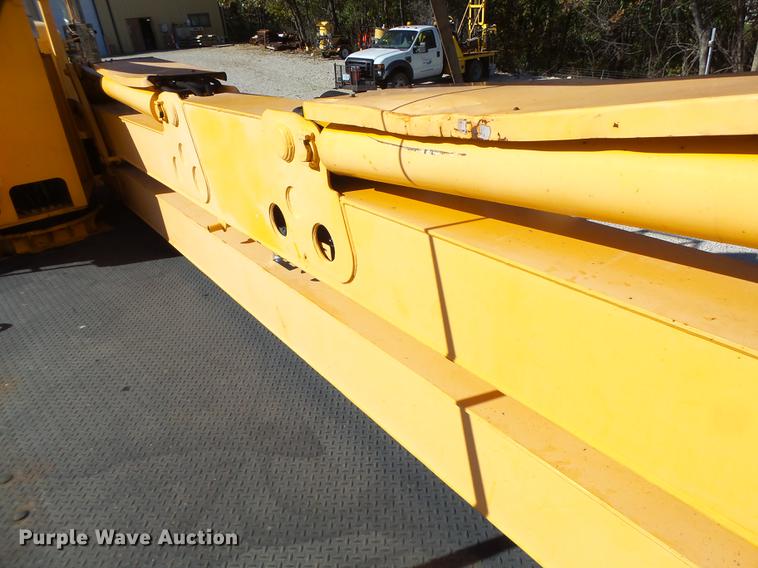 image for item DF9447 2008 Peterbilt 367 bridge inspection truck