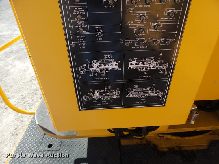 image for item DF9447 2008 Peterbilt 367 bridge inspection truck