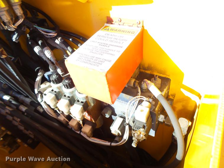 image for item DF9447 2008 Peterbilt 367 bridge inspection truck