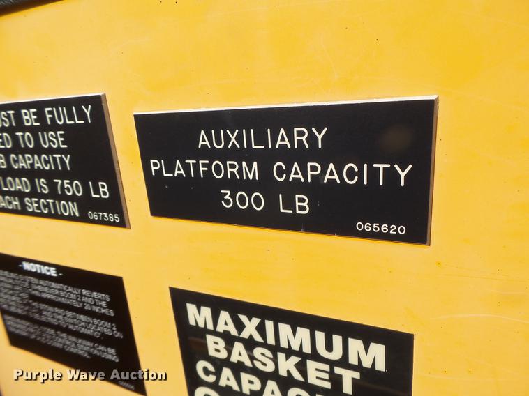 image for item DF9447 2008 Peterbilt 367 bridge inspection truck