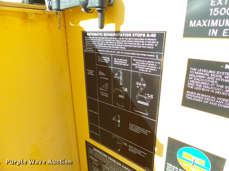 image for item DF9447 2008 Peterbilt 367 bridge inspection truck