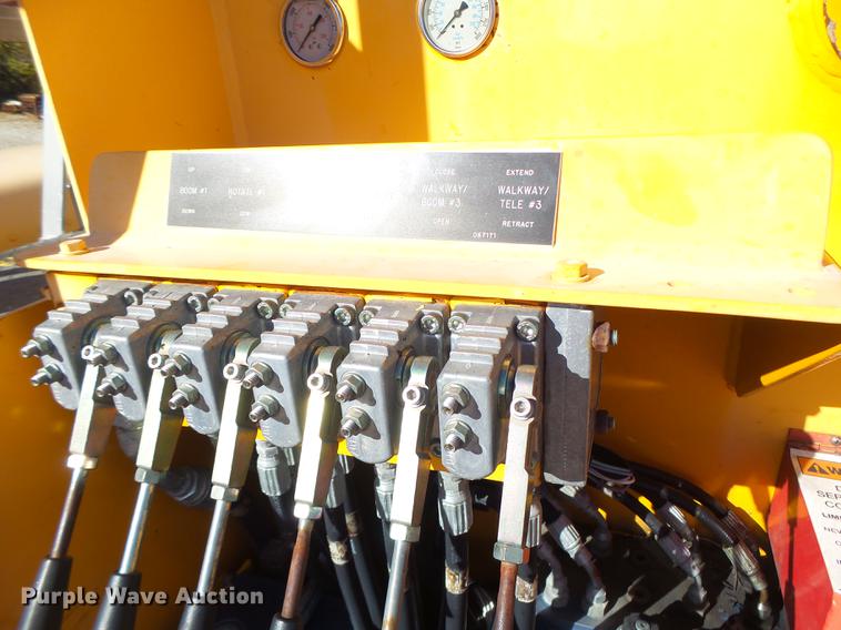 image for item DF9447 2008 Peterbilt 367 bridge inspection truck