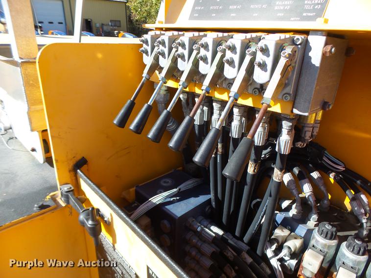 image for item DF9447 2008 Peterbilt 367 bridge inspection truck