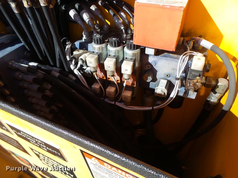 image for item DF9447 2008 Peterbilt 367 bridge inspection truck