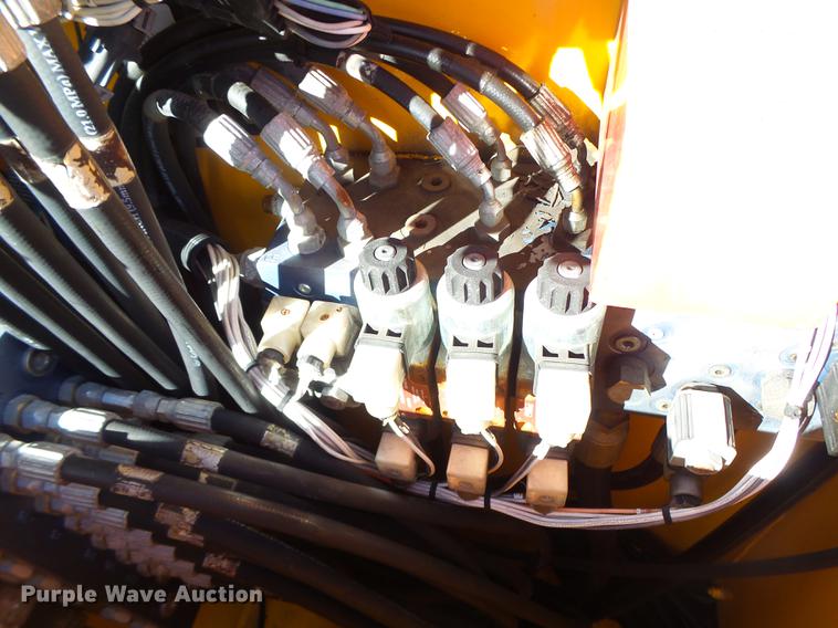 image for item DF9447 2008 Peterbilt 367 bridge inspection truck