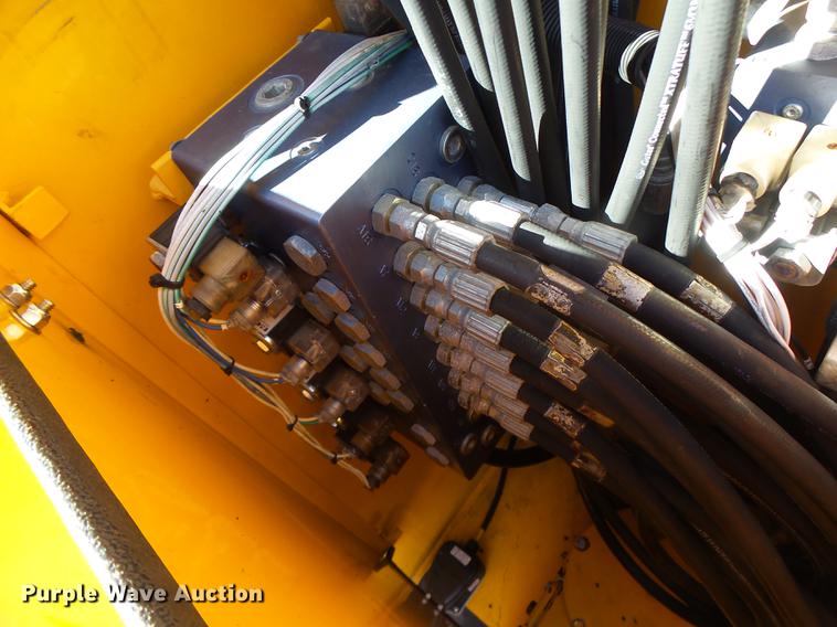 image for item DF9447 2008 Peterbilt 367 bridge inspection truck