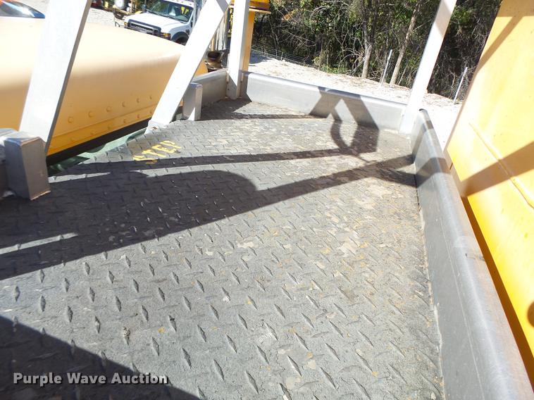 image for item DF9447 2008 Peterbilt 367 bridge inspection truck