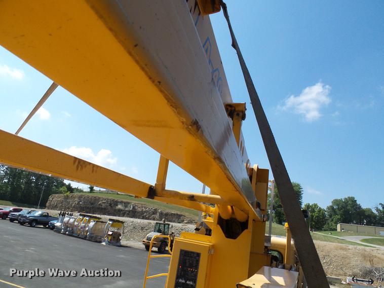 image for item DF9447 2008 Peterbilt 367 bridge inspection truck