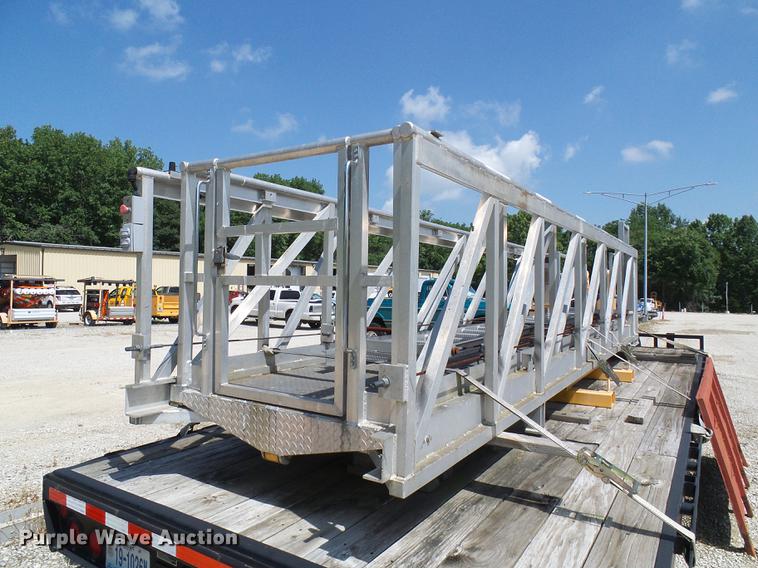 image for item DF9447 2008 Peterbilt 367 bridge inspection truck