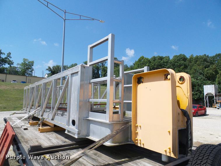 image for item DF9447 2008 Peterbilt 367 bridge inspection truck