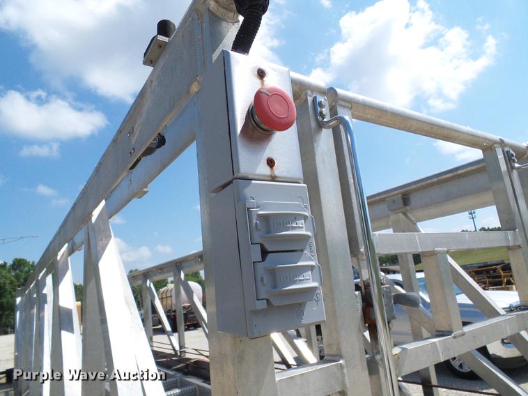 image for item DF9447 2008 Peterbilt 367 bridge inspection truck