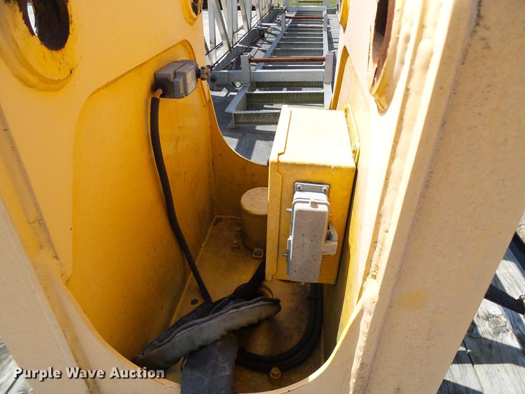 image for item DF9447 2008 Peterbilt 367 bridge inspection truck