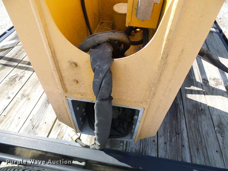 image for item DF9447 2008 Peterbilt 367 bridge inspection truck