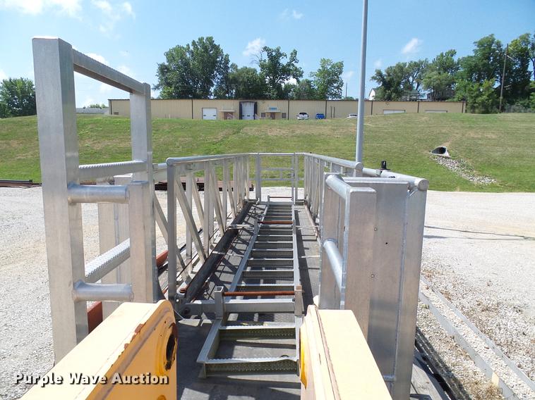 image for item DF9447 2008 Peterbilt 367 bridge inspection truck