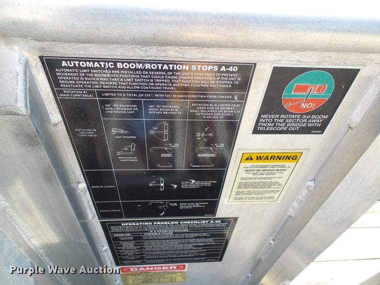 image for item DF9447 2008 Peterbilt 367 bridge inspection truck