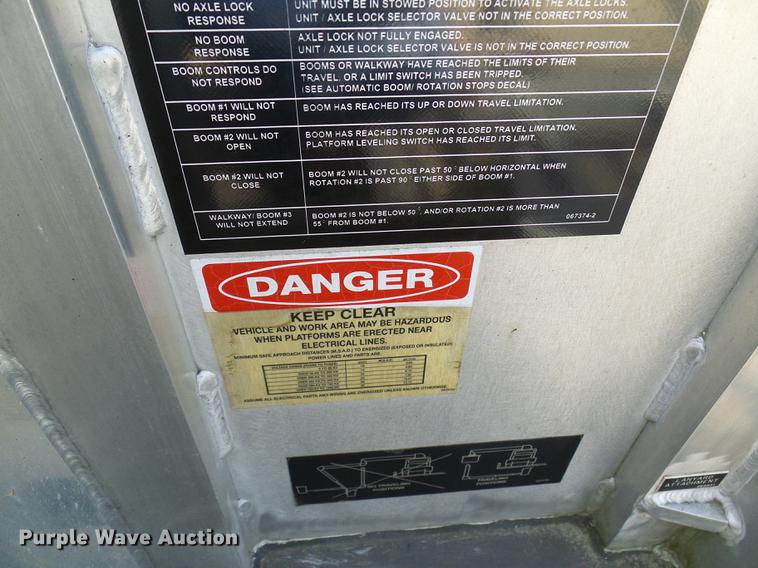 image for item DF9447 2008 Peterbilt 367 bridge inspection truck