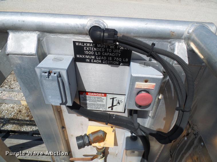 image for item DF9447 2008 Peterbilt 367 bridge inspection truck